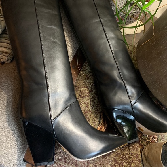 SOLD⛔️TORY BURCH SOFT LEATHER Knee high 3.6" heel pointy gold tip toe boots - Picture 5 of 16